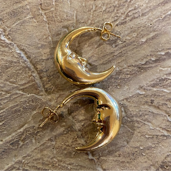 Macy's 14K Gold Plated Moon Crest Crescent Hoop Earrings NIB - Picture 10 of 13